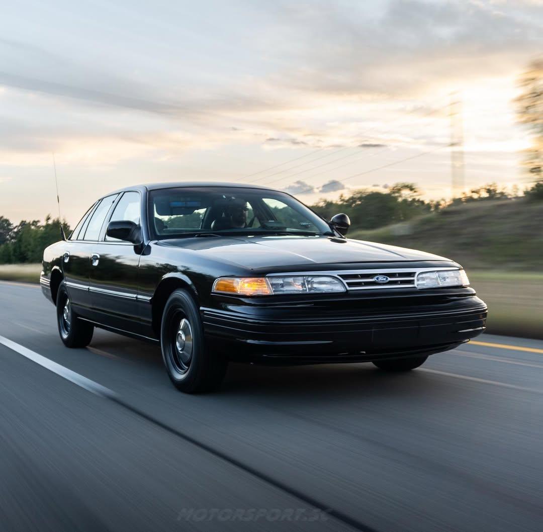 FORD CROWN VICTORIA GEN 1 (92-97)