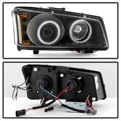 Spyder Signature Chevrolet Avalanche 1500/Avalanche 2500/Silverado 1500/Silverado 1500 HD/Silverado 1500 HD Classic/Silverado 2500/Silverado 2500 HD/Silverado 3500 02-06 Will Not Fit Models w/Body Cladding CCFL LED Projector Headlights Black
