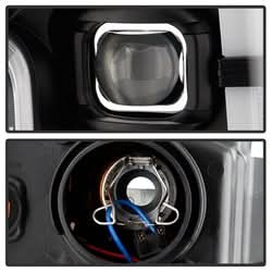 Spyder Signature Ford F-250 Super Duty/F-350 Super Duty/F-450 Super Duty 17-18 Incl. Low Beam-H7/High Beam-H1/Signal-LED Projector Headlights Black