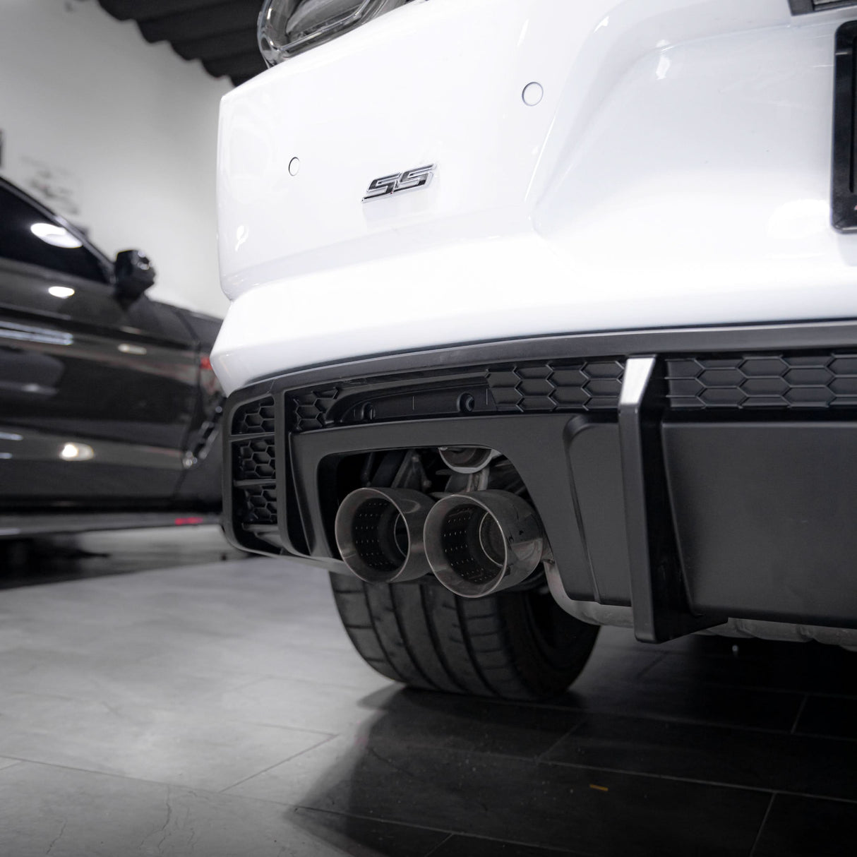 2016-2025 Chevy Camaro Evo Style Shark Fins Rear Diffuser Quad/Single Tips SS/RS/LT & ZL1 w/ Smoke Reflectors