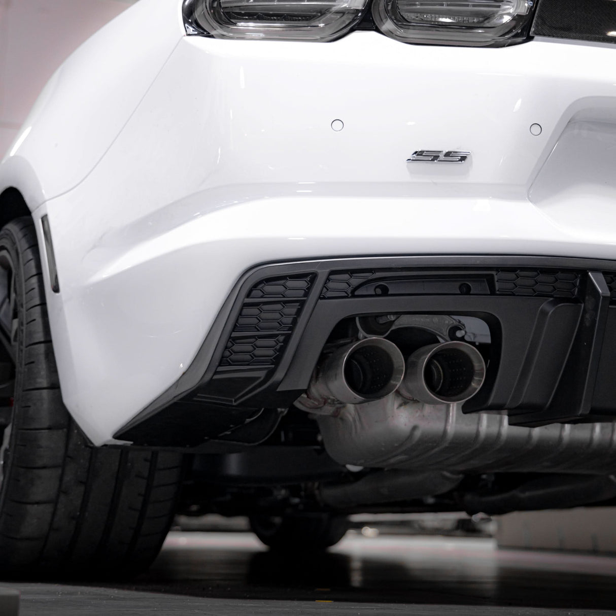 2016-2025 Chevy Camaro Evo Style Shark Fins Rear Diffuser Quad/Single Tips SS/RS/LT & ZL1 w/ Smoke Reflectors