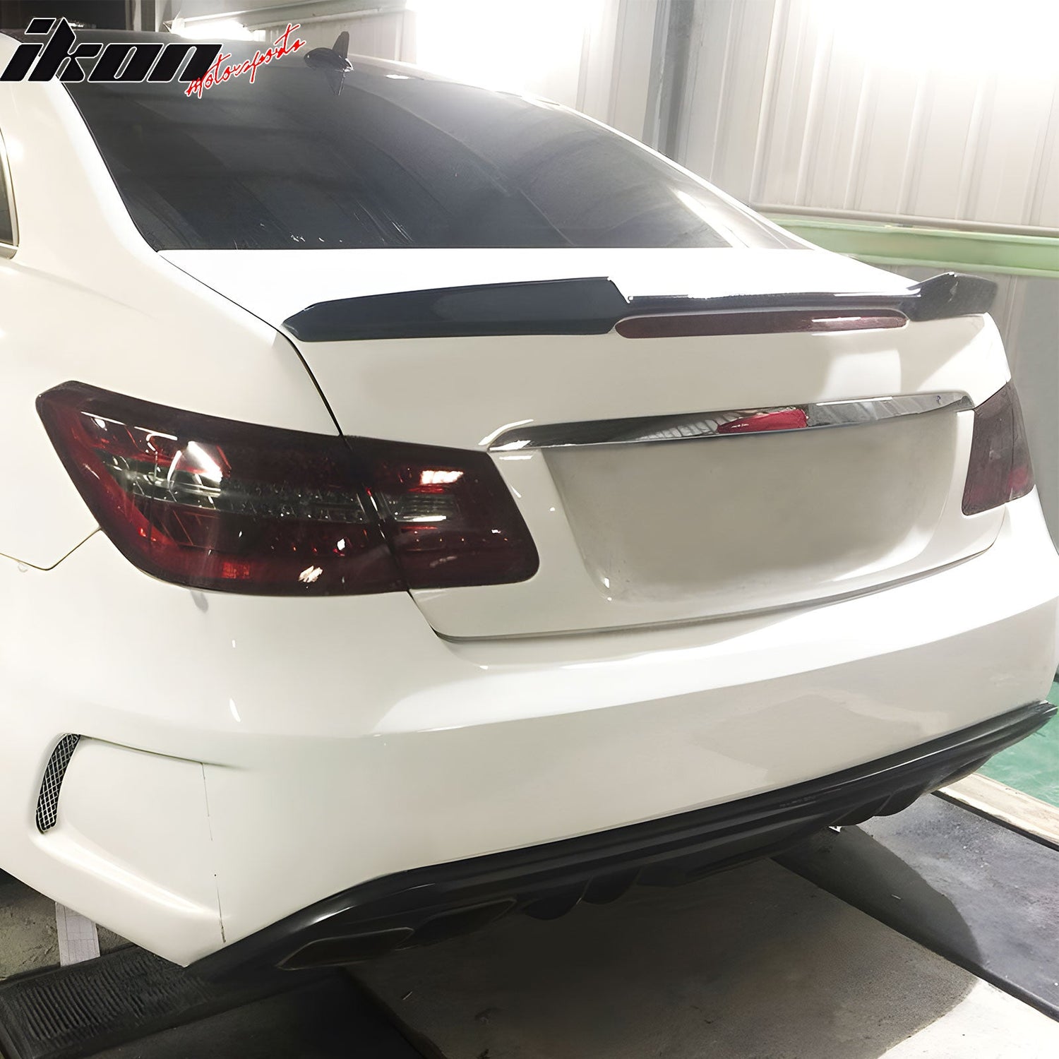 2010-2017 Benz C207 E-Class Trunk Spoiler V Style Carbon Fiber Wing