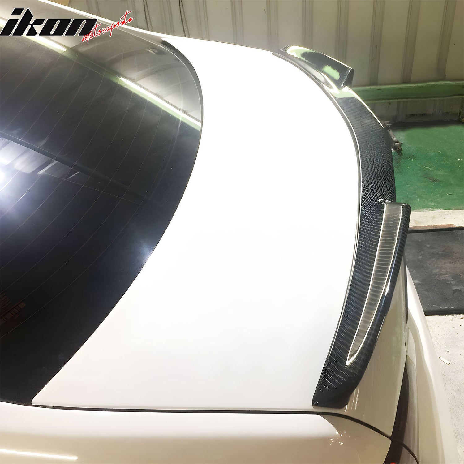 2010-2017 Benz C207 E-Class Trunk Spoiler V Style Carbon Fiber Wing