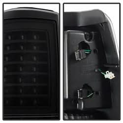 Akkon Chevrolet Silverado 1500/Silverado 1500 Classic/Silverado 1500 HD/Silverado 1500 HD Classic/Silverado 2500/Silverado 2500 HD/Silverado 2500 HD Classic/Silverado 3500/Silverado 3500 Classic 03-06 Black XTune LED Tail Lights