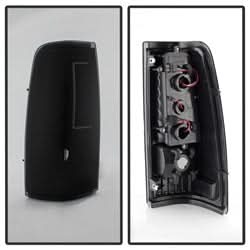 xTune Chevrolet Silverado 1500/Silverado 1500 Classic/Silverado 1500 HD/Silverado 1500 HD Classic/Silverado 2500/Silverado 2500 HD/Silverado 2500 HD Classic/Silverado 3500/Silverado 3500 Classic 03-06 C-Shape XTune LED Tail Lights Black Smoke