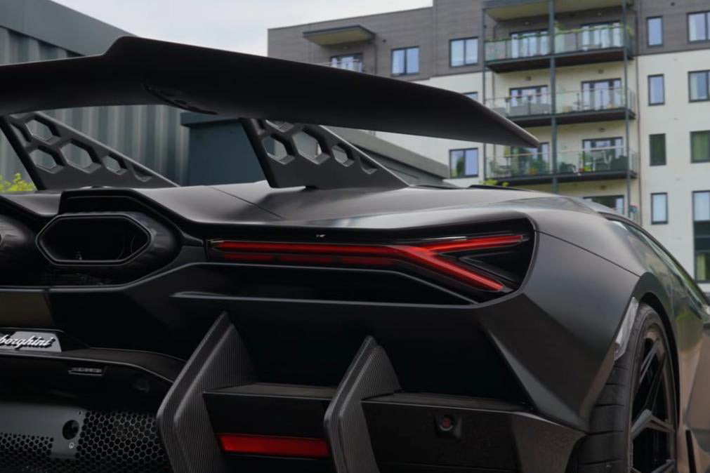 2024-UP Lamborghini Revuelto BK Style Autoclave Carbon Fiber Trunk Wing Spoiler