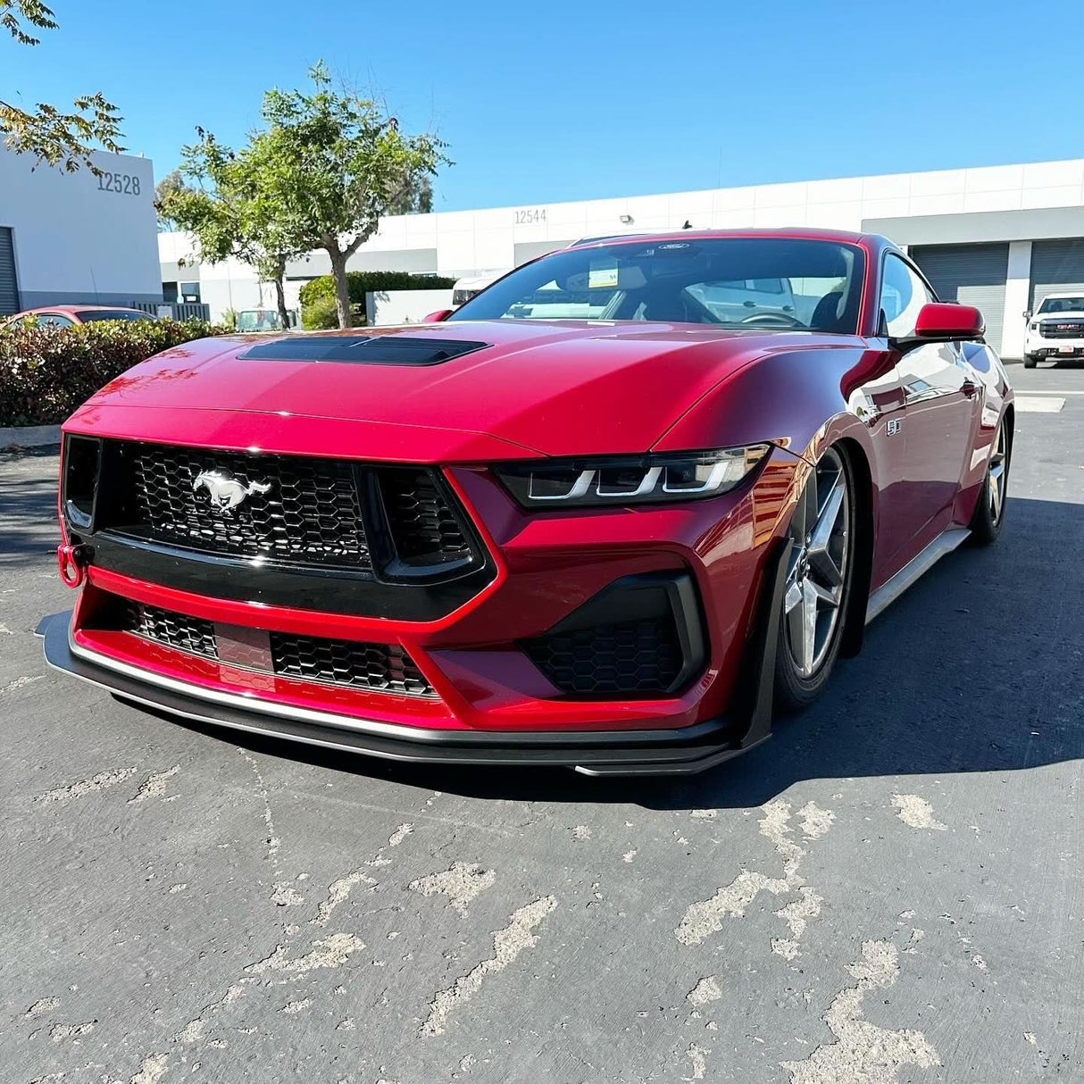 Mustang 24-26 GT/ECO Standard Splitter