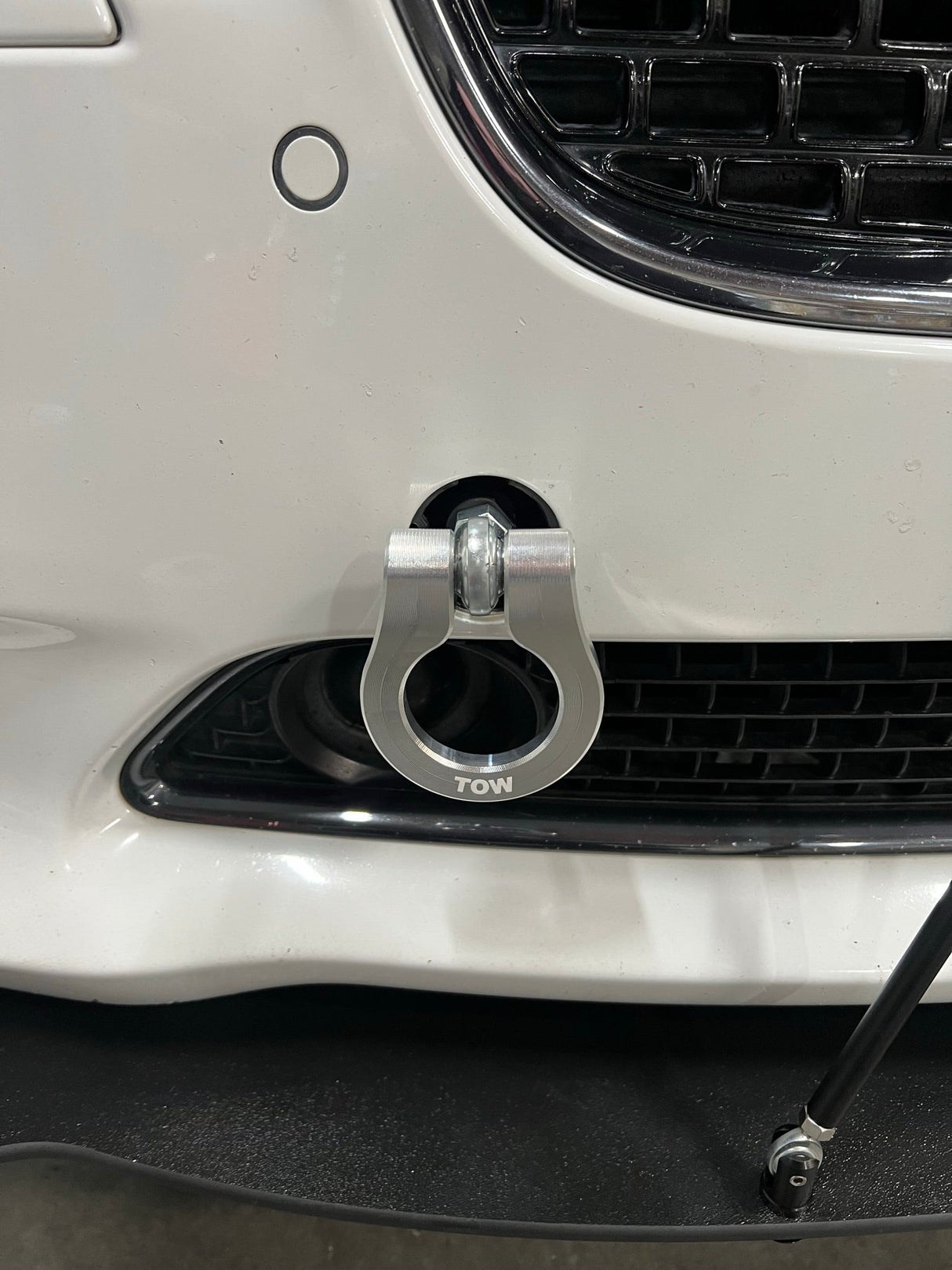 Chrysler 300 11-19 Premium Stealth Tow Hook