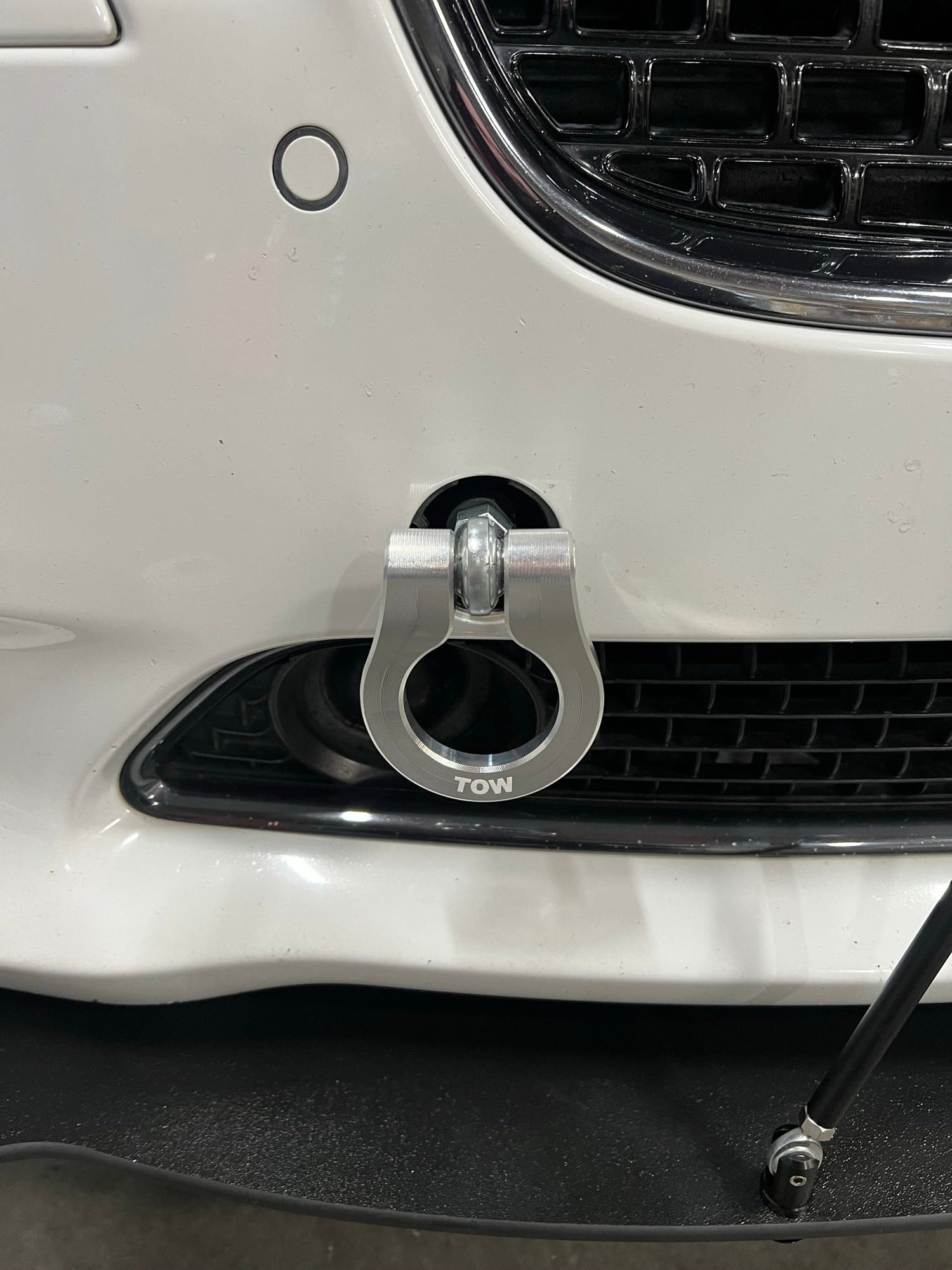 Chrysler 300 11-19 Premium Stealth Tow Hook