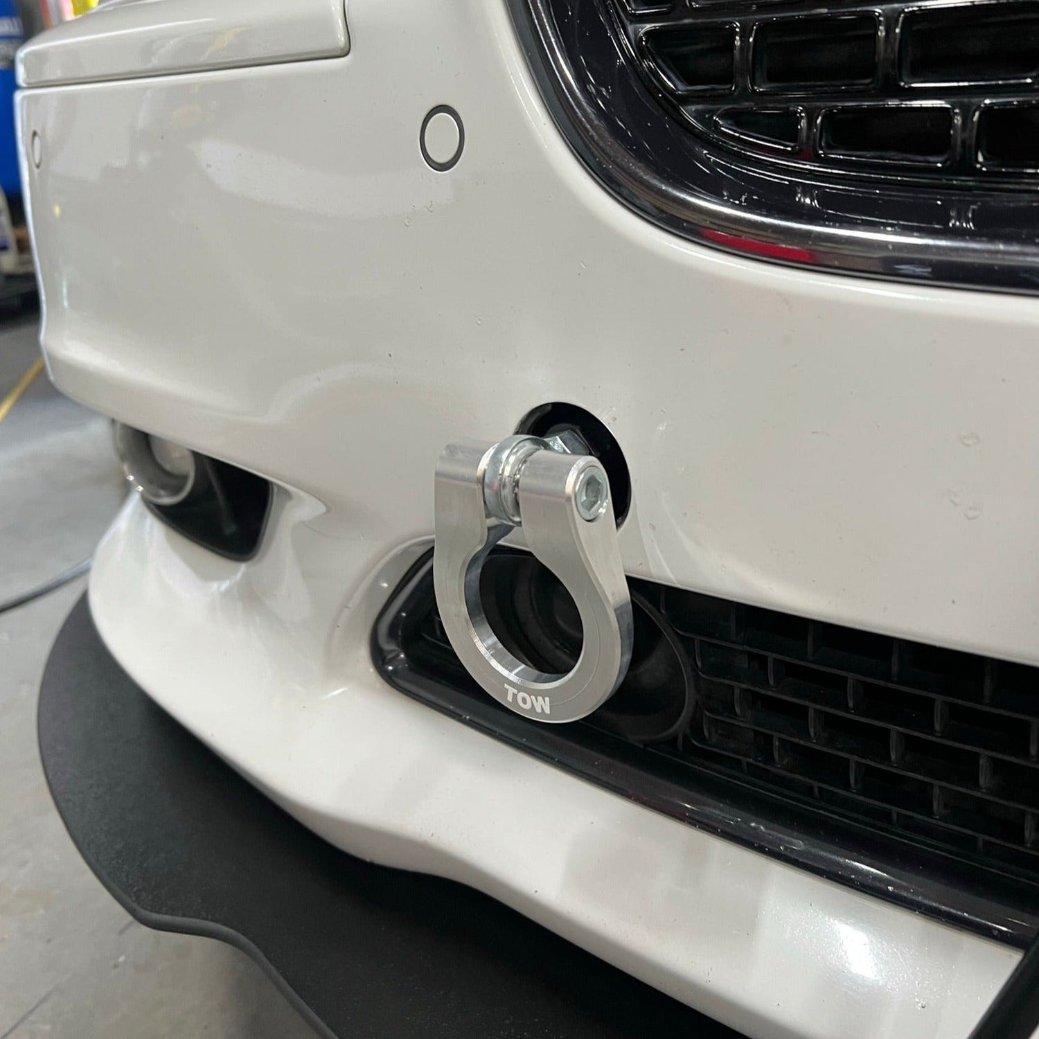 Chrysler 300 11-19 Premium Stealth Tow Hook