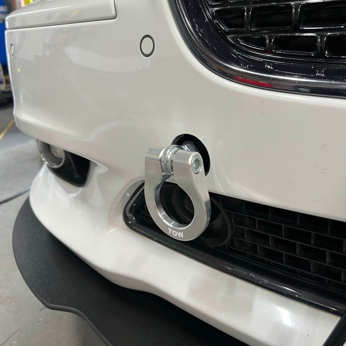 Chrysler 300 11-19 Premium Stealth Tow Hook