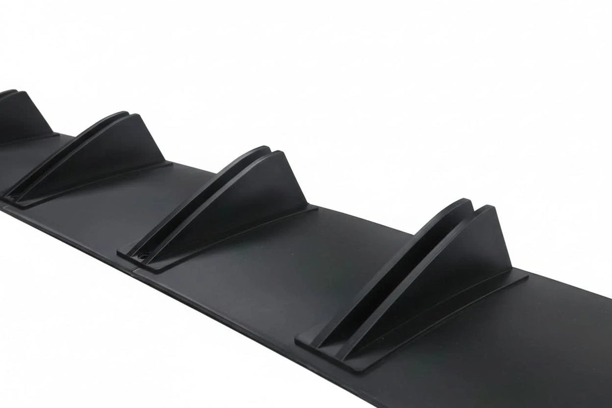 Universal Shark Fin Rear Bumper Diffuser Splitter – Matte Black / Carbon Fiber Look (81.5cm)
