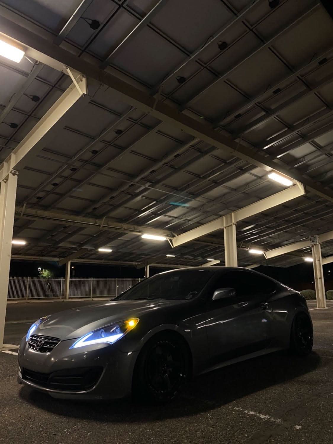 Hyundai Genesis Coupe with Projector and Sequential Turn Signal - Black Headlights (2010-2012)