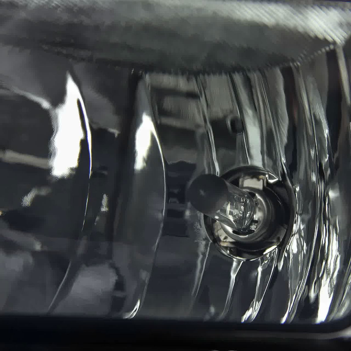 Spec-D OEM Fog Lights Chevy Tahoe / Suburban (15-20) Chrome Housing - Clear or Smoke Lens