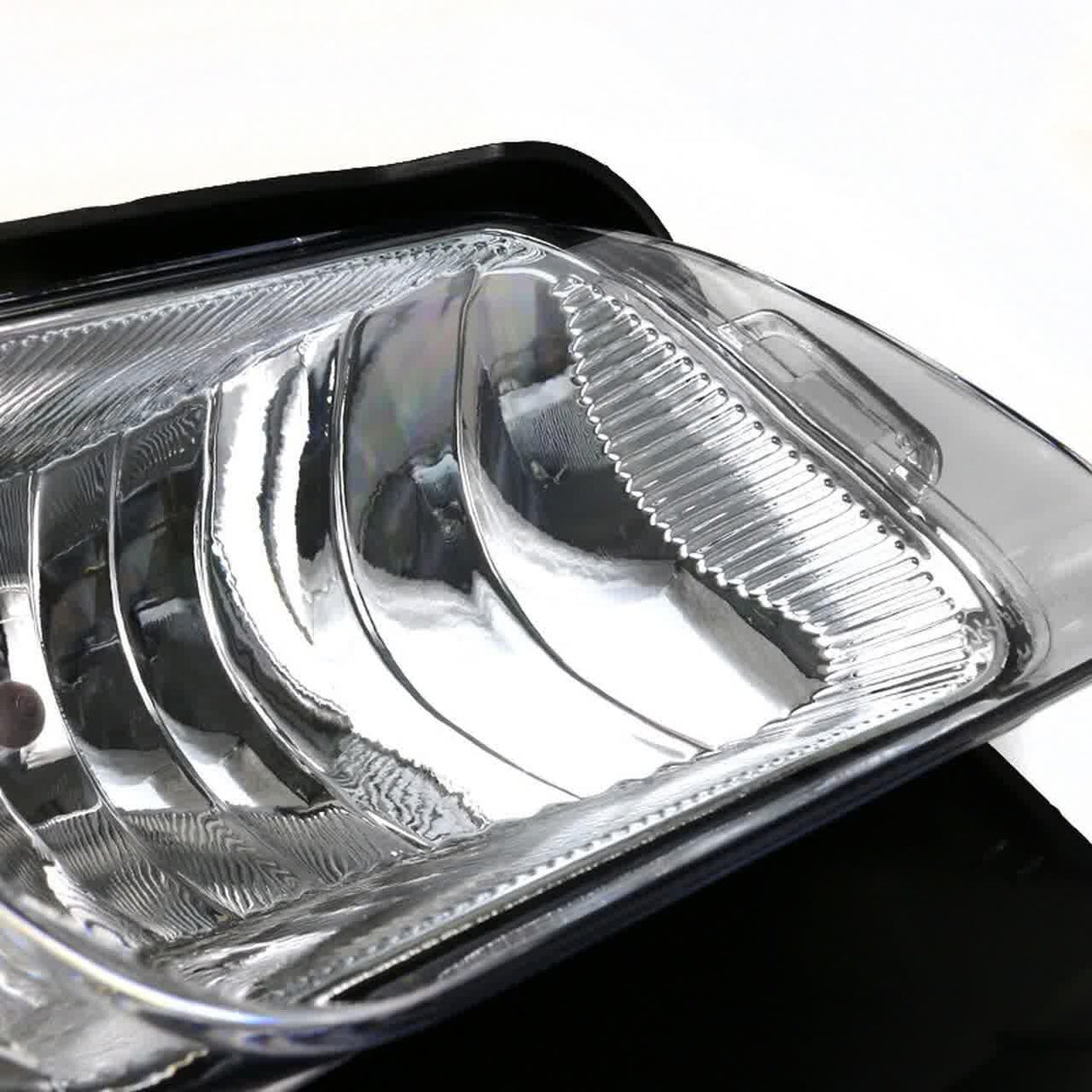 Spec-D OEM Fog Lights Chevy Silverado (03-07) Avalanche (02-06) Chrome Housing / Clear - w/ or w/o Wiring Kit