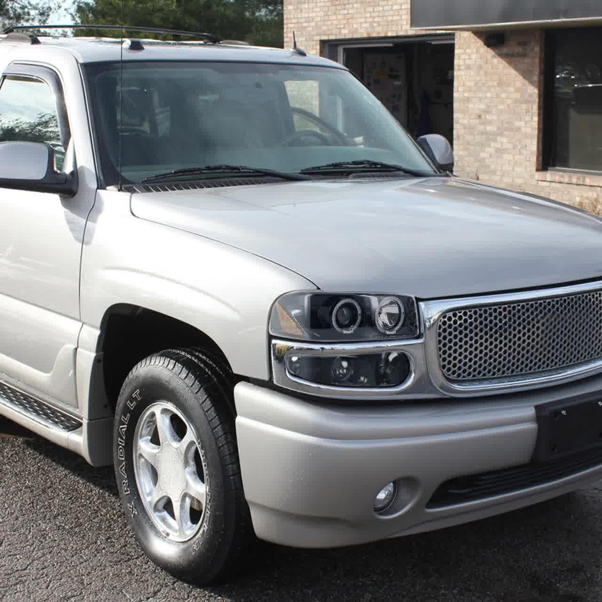 Spec-D Projector Headlights GMC Yukon (01-06) Sierra (01-07) Dual LED Halo w/ Bumper Lights - Black