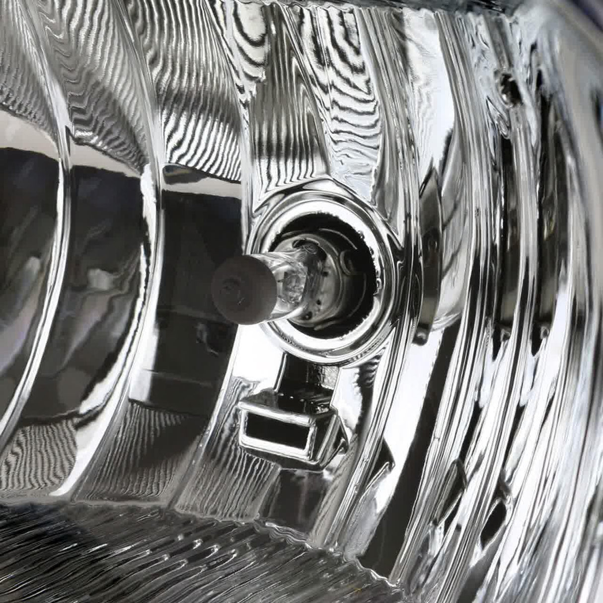 Spec-D OEM Fog Lights Chevy Silverado (03-07) Avalanche (02-06) Chrome Housing / Clear - w/ or w/o Wiring Kit