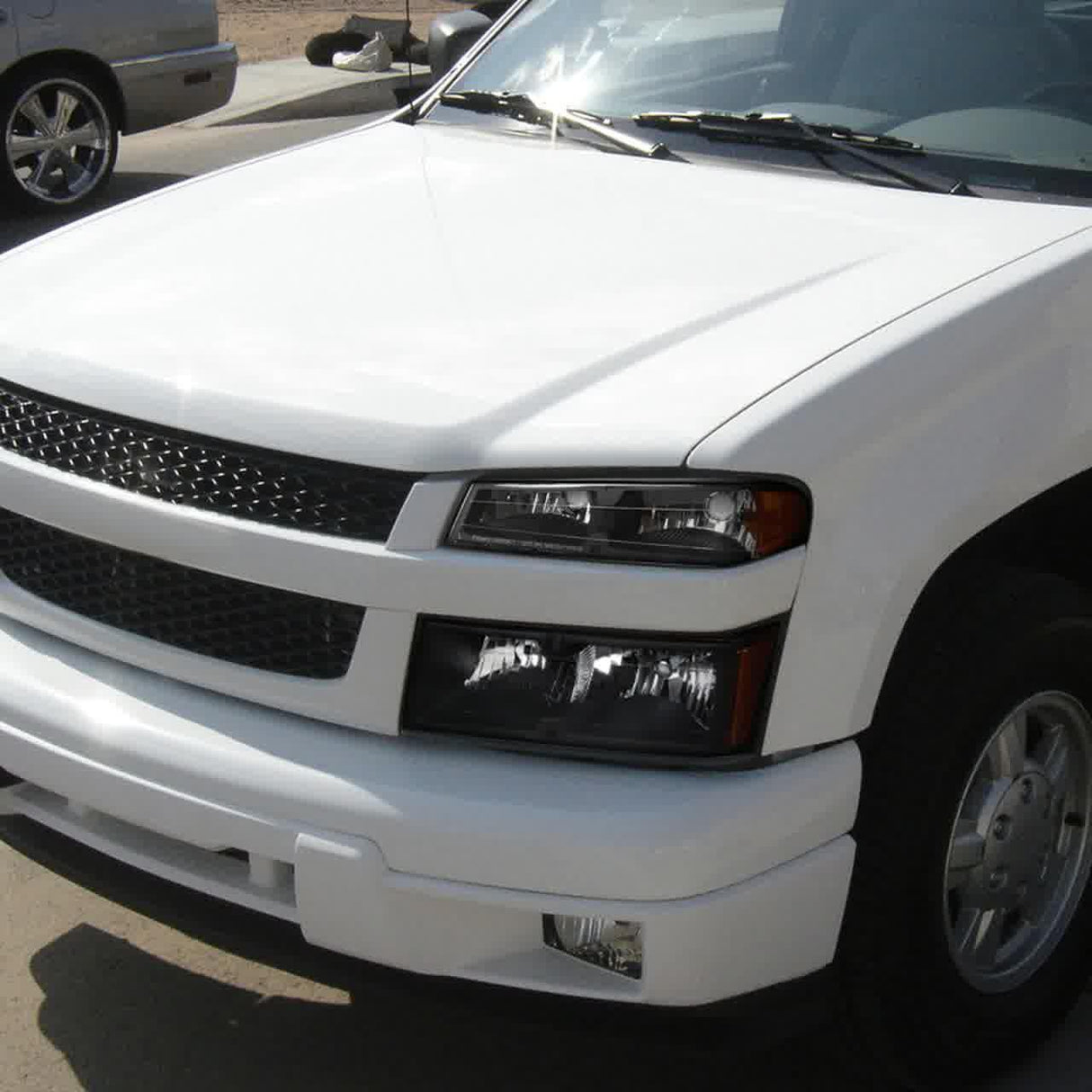 Spec-D OEM Replacement Headlights Chevy Colorado / GMC Canyon (04-12) Black or Chrome