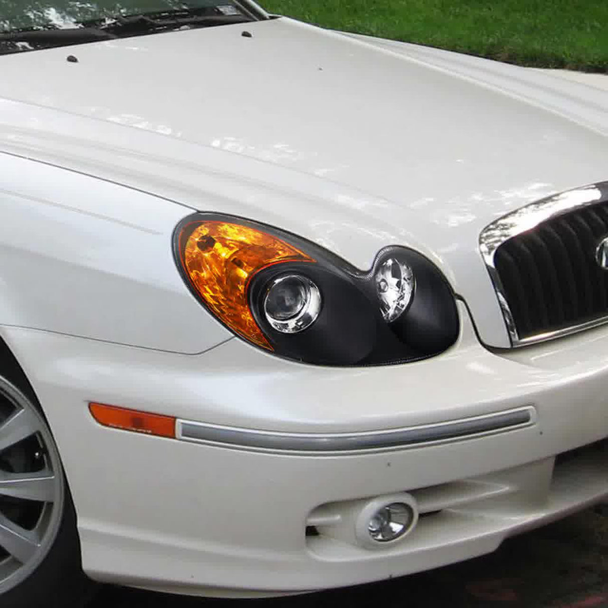 Spec-D Projector Headlights Hyundai Sonata (2002-2005) Matte Black or Chrome Housing