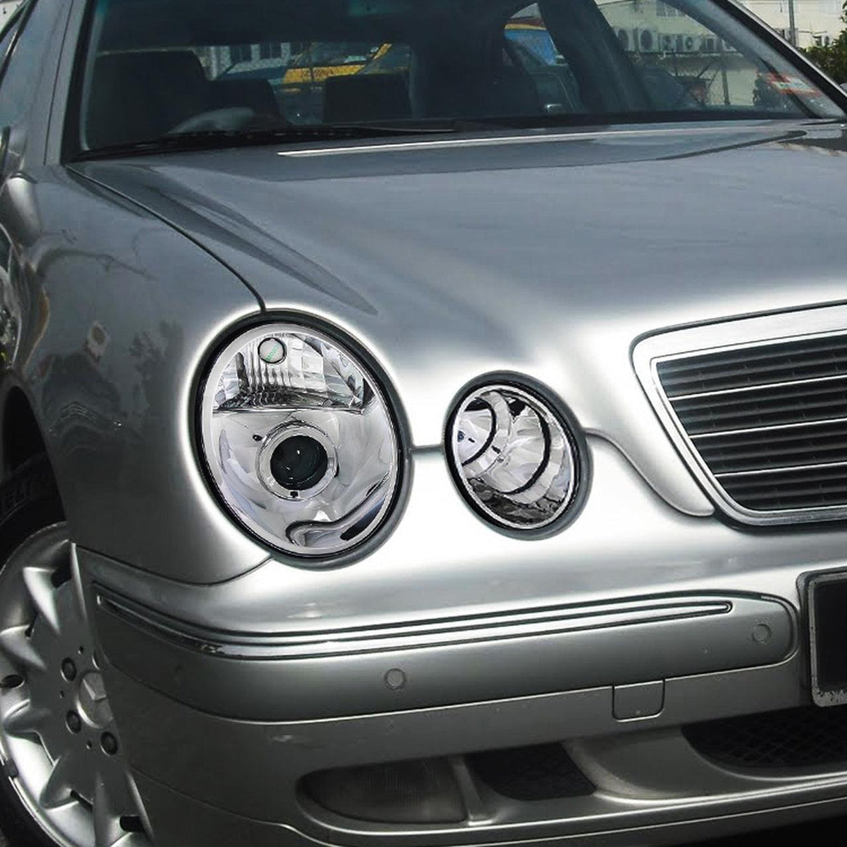 Spec-D Projector Headlights Mercedes E320 E430 W210 E-Class (00-02) Black / Chrome