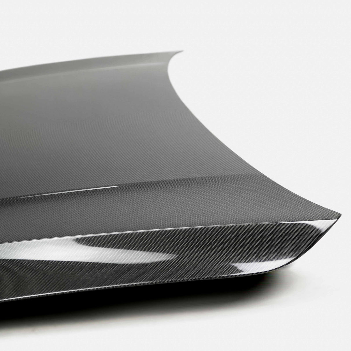 OE-style carbon fiber hood for 2022 VW Golf MK8