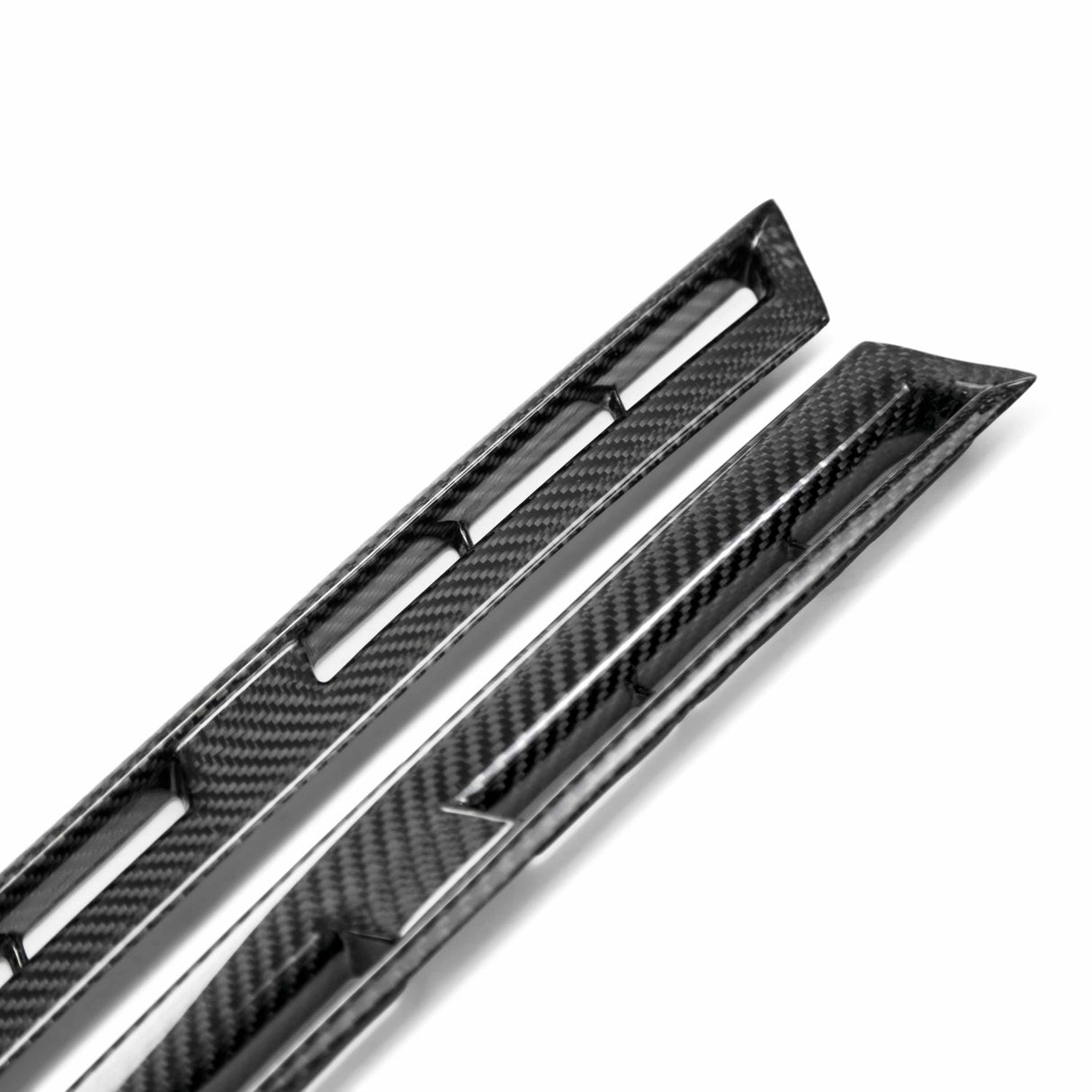 Carbon fiber front fender ducts for 2009-2022 Nissan GTR