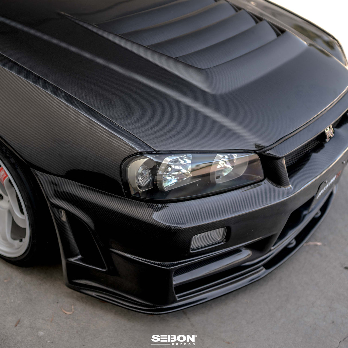 DS-style carbon fiber hood for 1999-2001 Nissan Skyline R34 GT-R