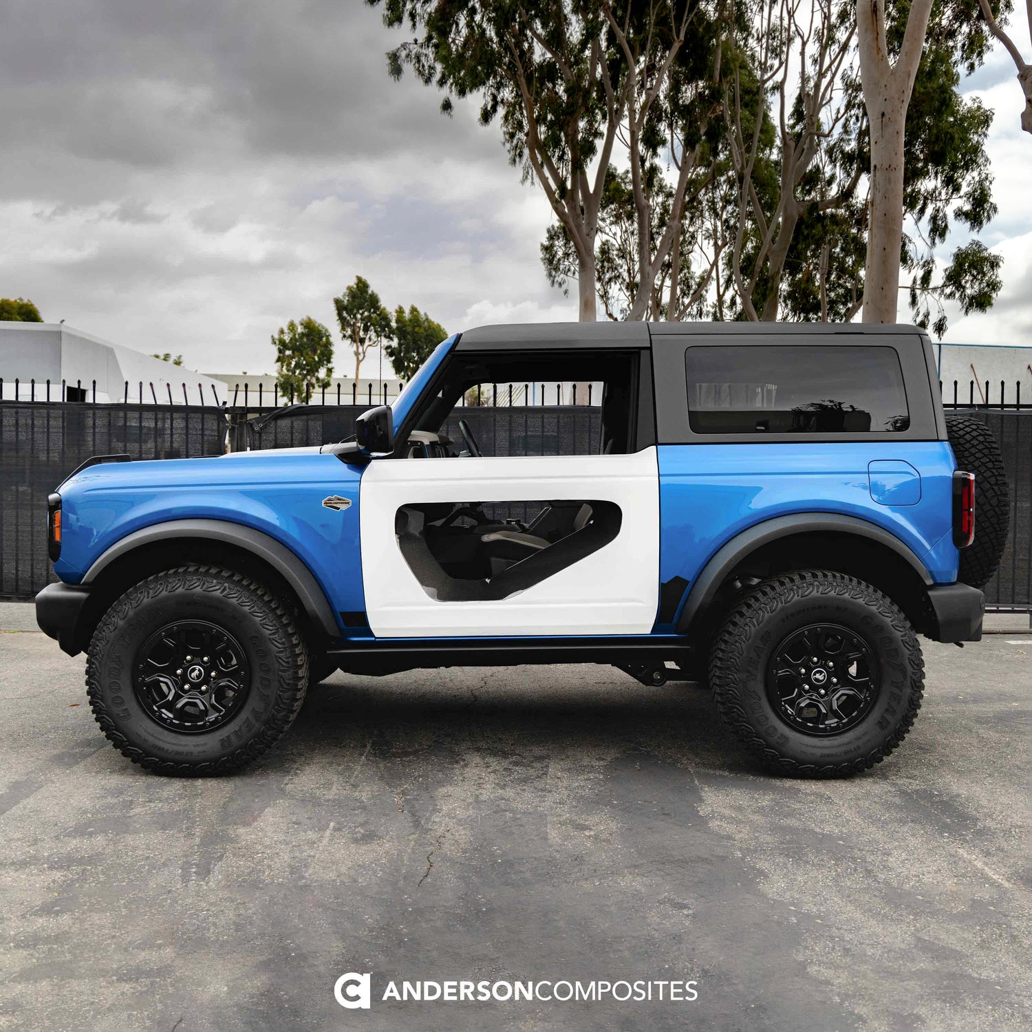 Fiberglass halo doors with carbon fiber inserts for 2021-2024 Ford Bronco 2DR