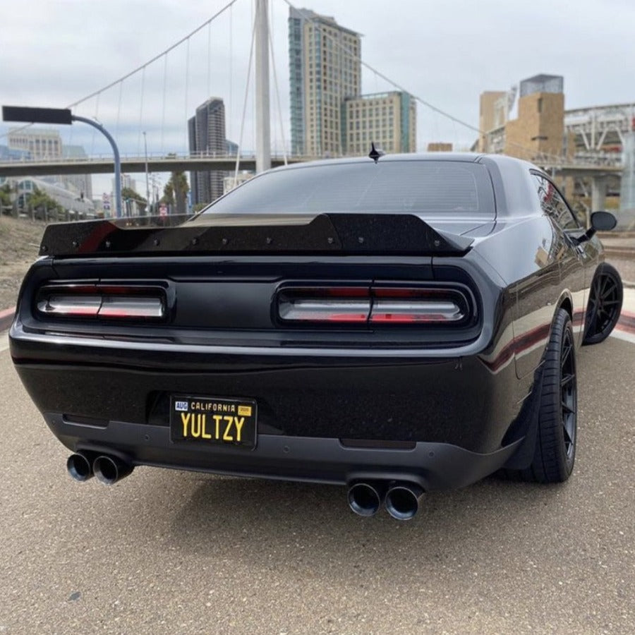 Challenger 09-23 Wicker Bill with Camera