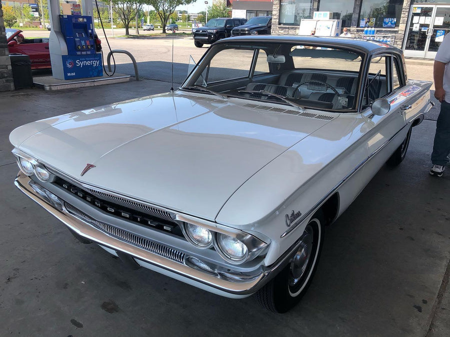 Oldsmobile Cutlass Gen 1 (1961-1963)
