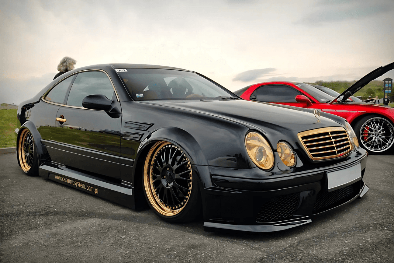 Mercedes W208
