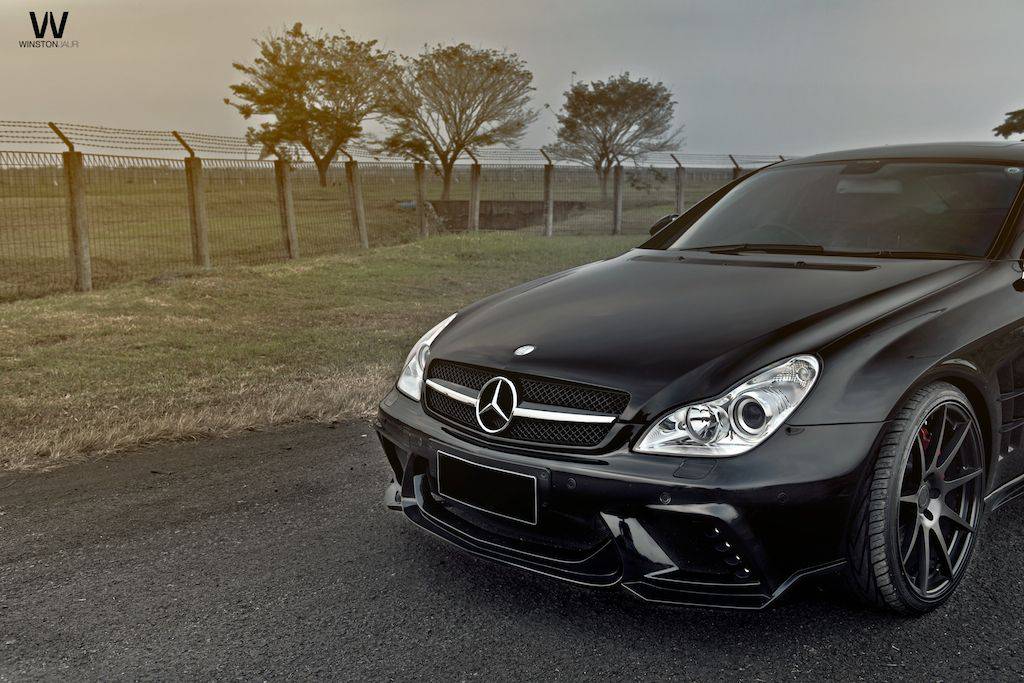 2005-2009 Mercedes Benz W219 Cls Class WD Style Front Bumper with led