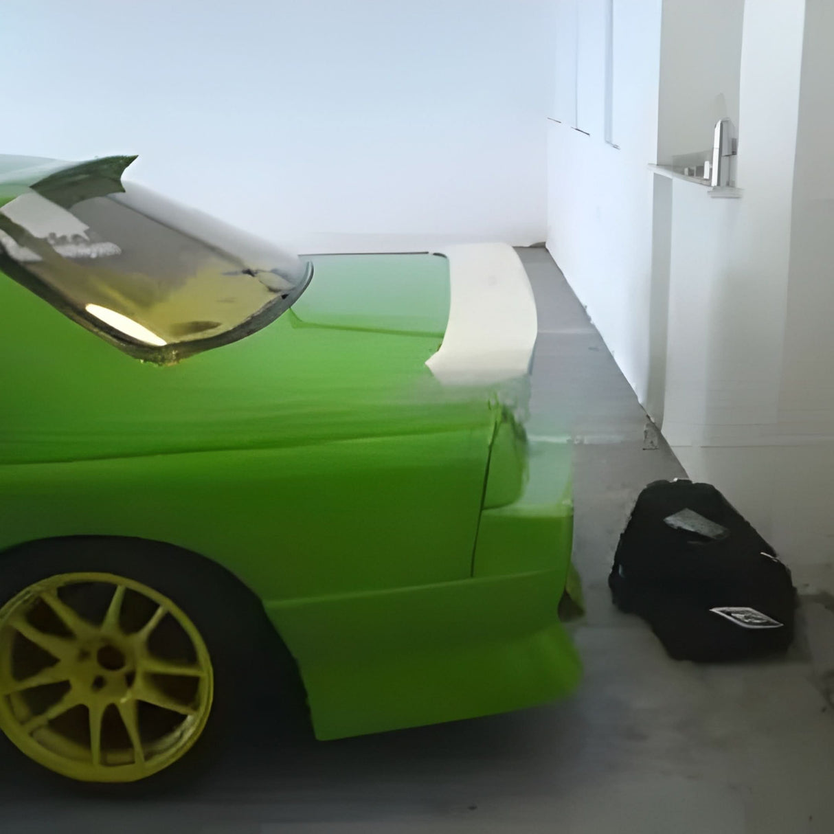 DM Style Carbon Fiber Rear Trunk Spoiler for Nissan Skyline R32 GTS / GTR