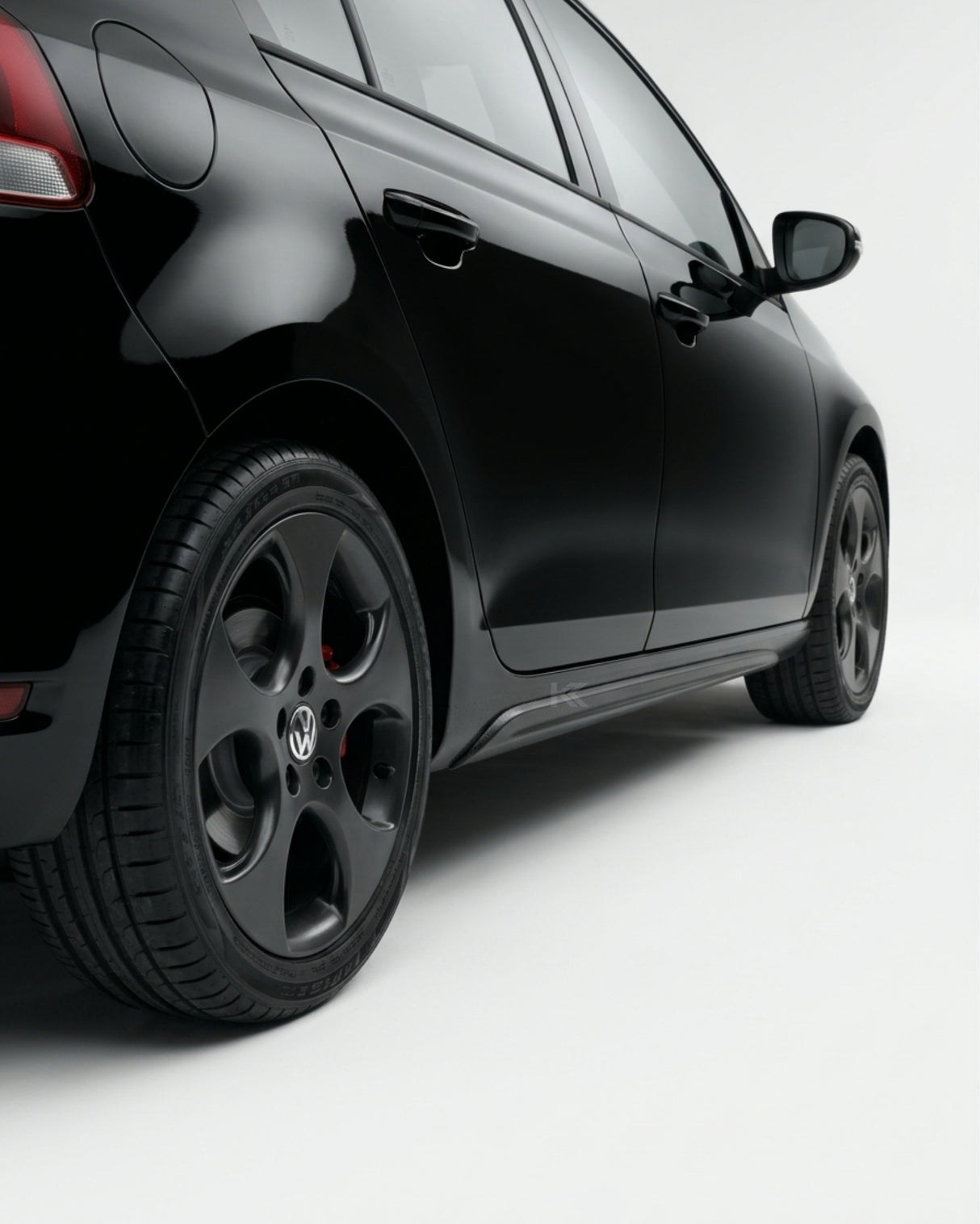 2010–2013 Volkswagen Golf VI / GTI MK6 Side Skirt Extensions – Carbon Fiber