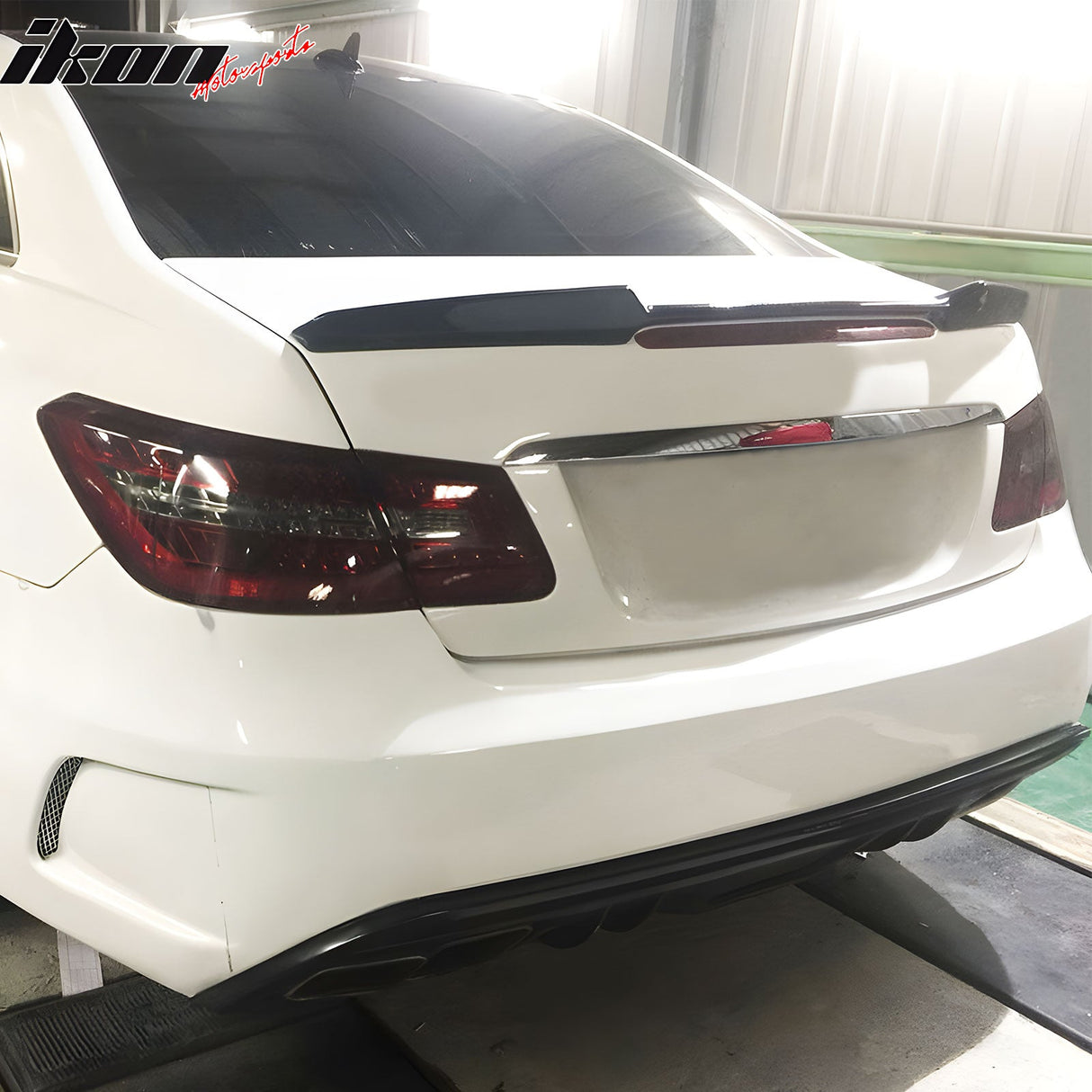 2010-2017 Benz C207 E-Class Trunk Spoiler V Style Carbon Fiber Wing