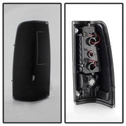 xTune Chevrolet Silverado 1500/Silverado 1500 Classic/Silverado 1500 HD/Silverado 1500 HD Classic/Silverado 2500/Silverado 2500 HD/Silverado 2500 HD Classic/Silverado 3500/Silverado 3500 Classic 03-06 C-Shape XTune LED Tail Lights Black Smoke