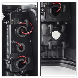 xTune Chevrolet Silverado 1500/Silverado 1500 Classic/Silverado 1500 HD/Silverado 1500 HD Classic/Silverado 2500/Silverado 2500 HD/Silverado 2500 HD Classic/Silverado 3500/Silverado 3500 Classic 03-06 C-Shape XTune LED Tail Lights Black Smoke