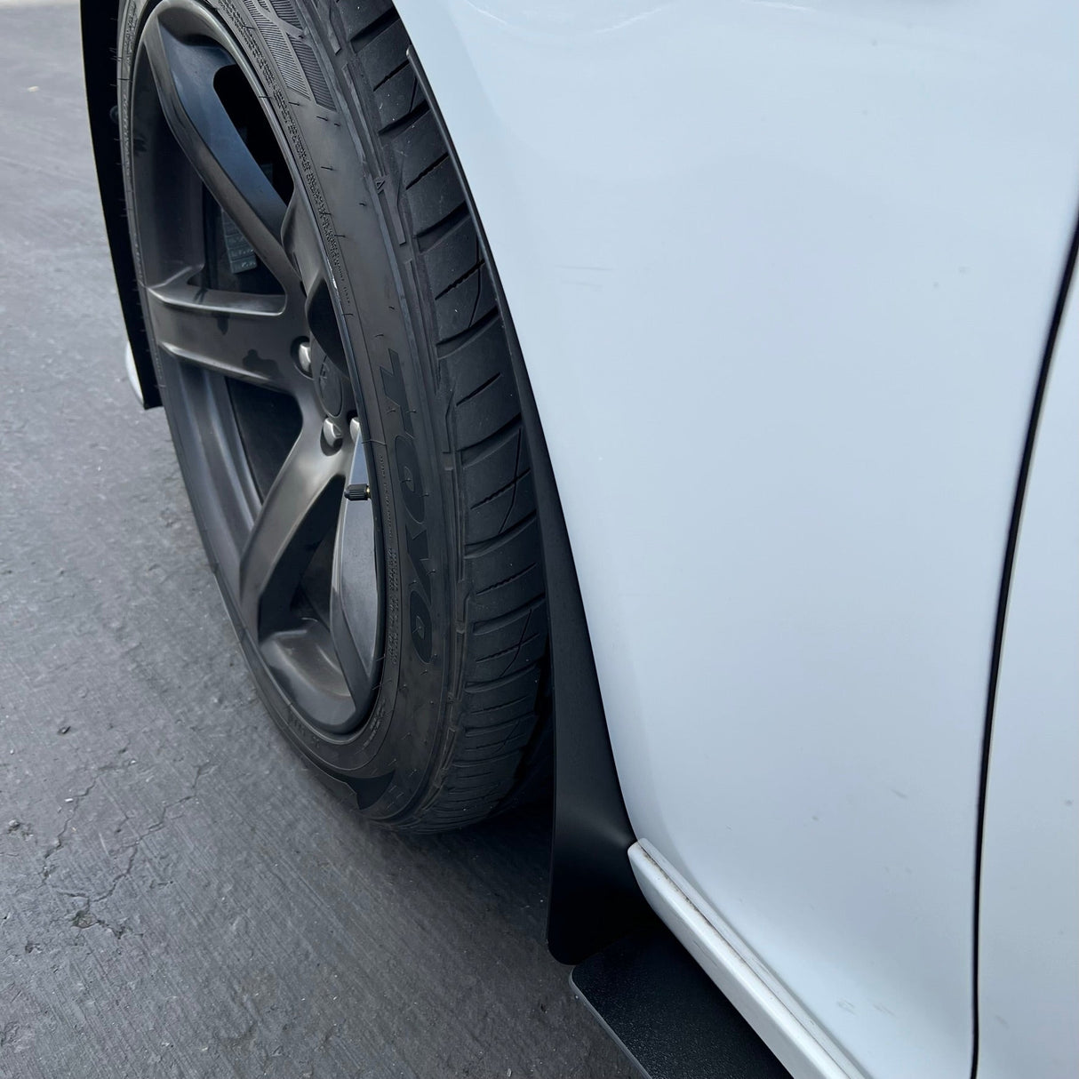 Chrysler 300 SRT 11-19 Standard Rock Guards