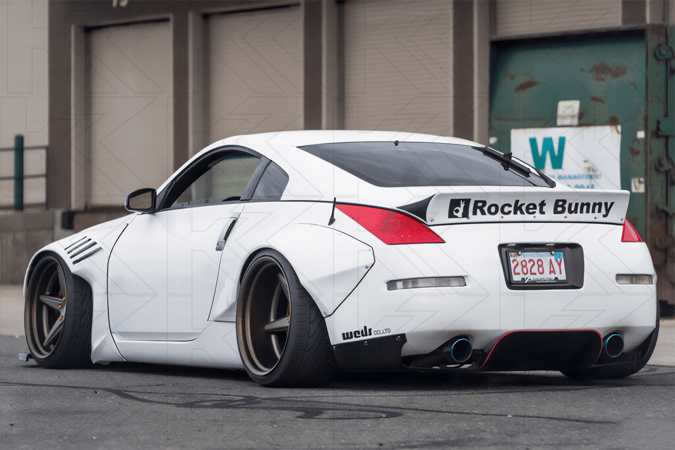 死んでる象 Nissan Fairlady 350z Black Rocket Bunny Style Duck Tail