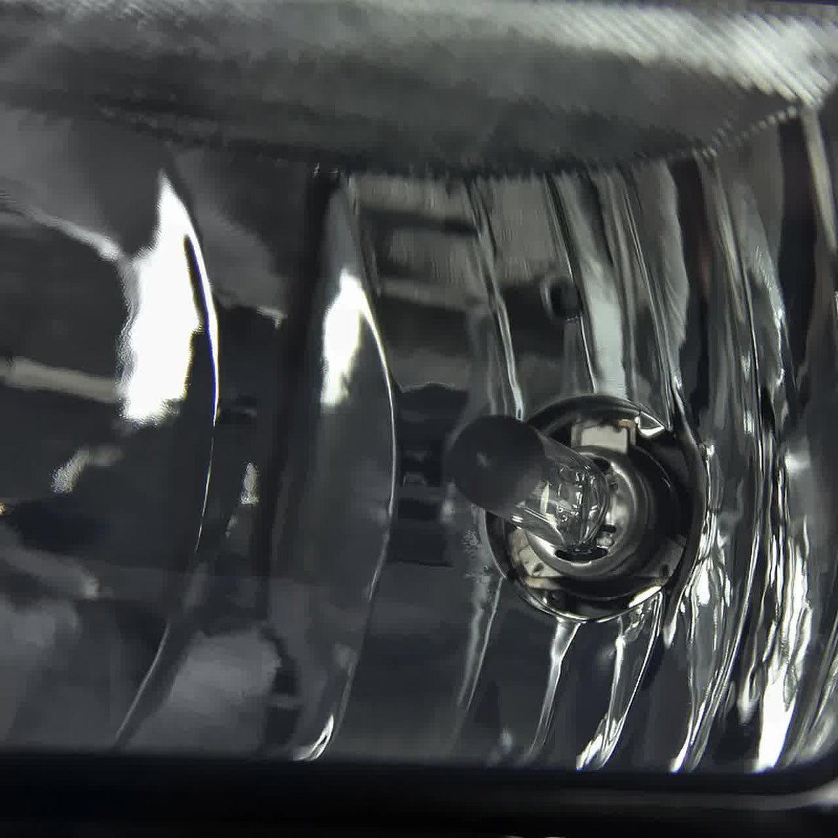 Spec-D OEM Fog Lights Chevy Tahoe / Suburban (15-20) Chrome Housing - Clear or Smoke Lens