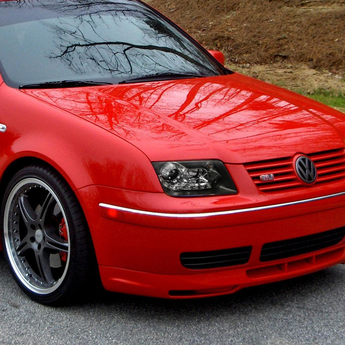Spec-D Projector Headlights VW Jetta MK4 (99-04) w/ Audi R8 Style LED Strip - Black or Chrome