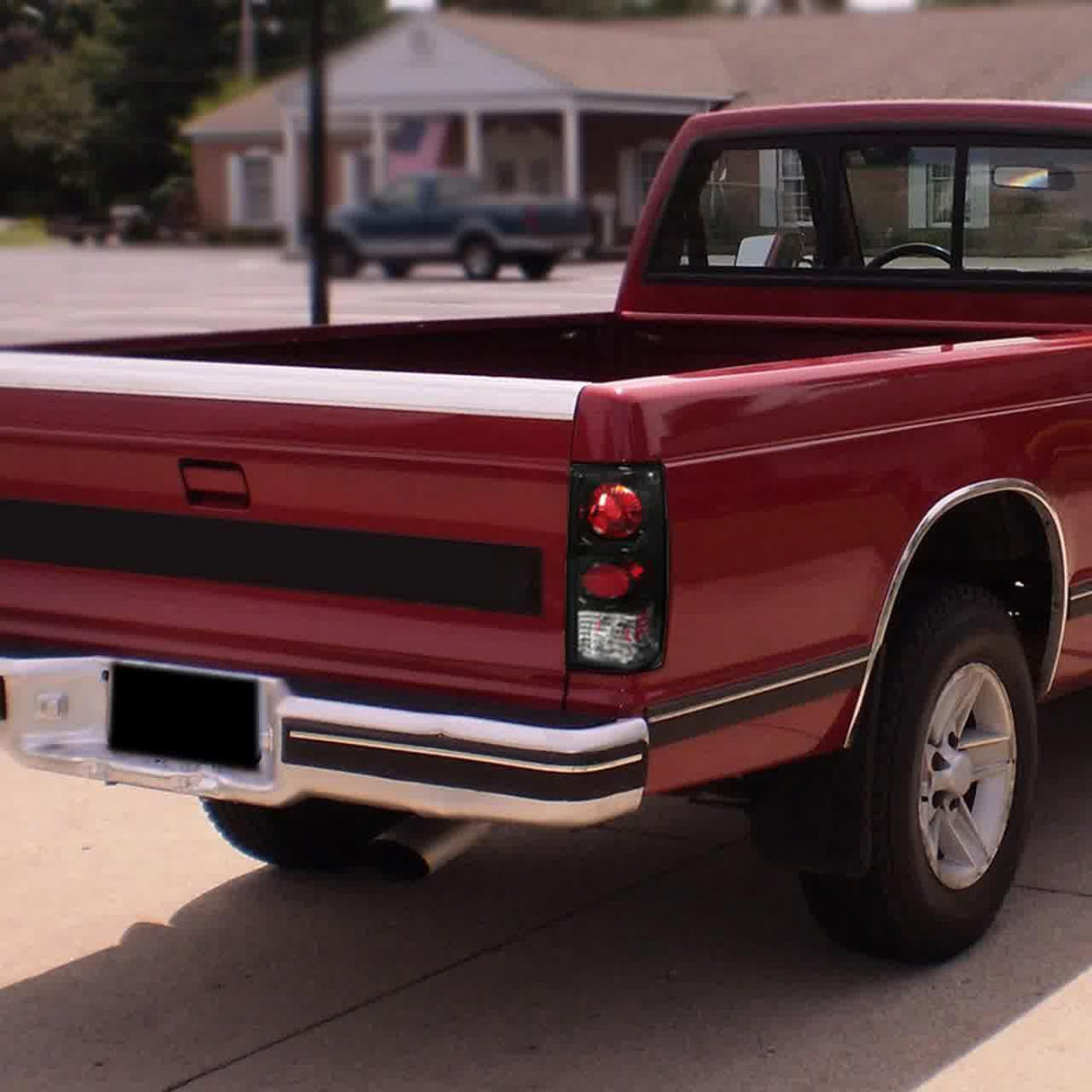 Spec-D Tail Lights Chevy S10 (82-93) S10 Blazer (83-94) [Altezza Style] Black or Chrome Housing