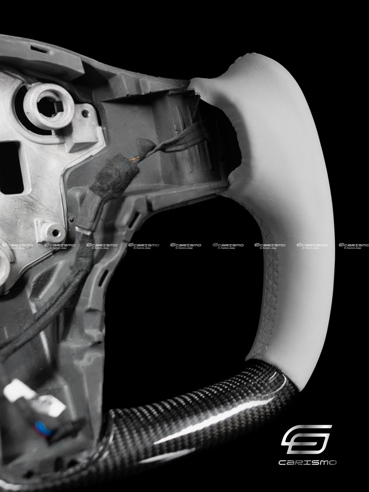 Carismo Steering Wheel For Tesla Model 3/Y - Yoke-Style - Gloss Carbon - White Smooth Leather