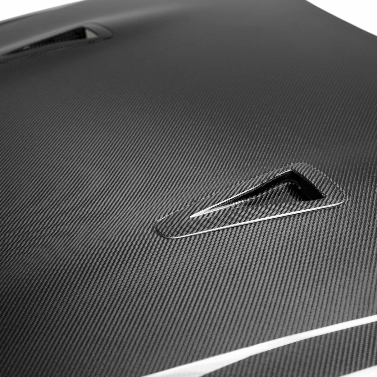 OE-style carbon fiber hood for 2009-2016 Nissan GTR