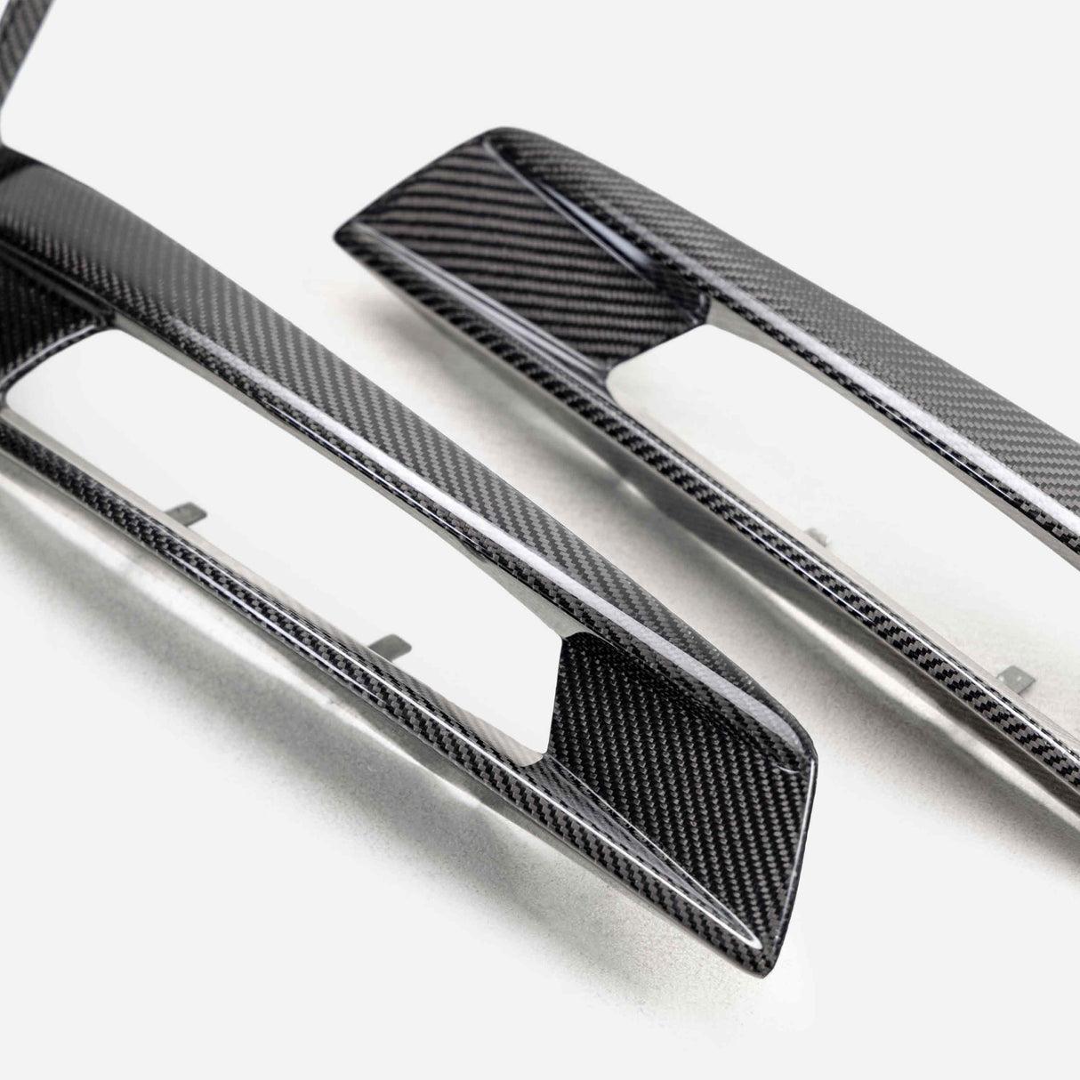Carbon fiber turn signal bezels for 2020-2022 Ford Mustang Shelby GT500