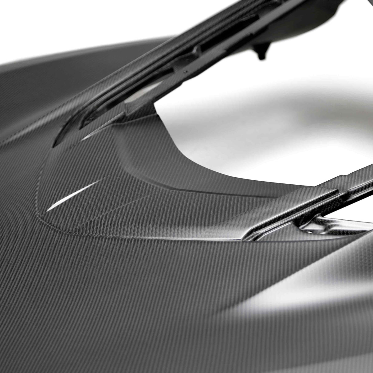 Dry carbon fiber decklid for 2020-2024 Chevrolet C8