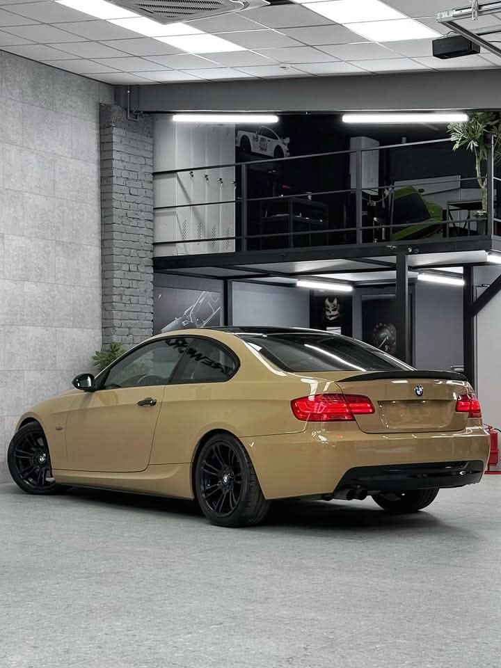Carbon Fiber Rear Trunk Spoiler – BMW E92 Coupe (2005–2011)