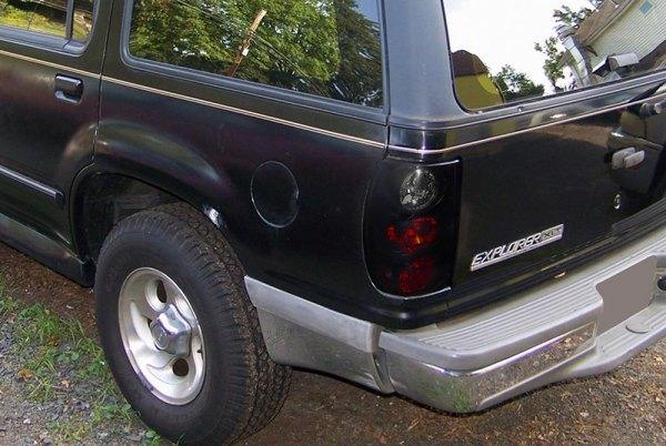 Spec-D Tail Lights Ford Expedition (1995-1997) [Altezza Style] Chrome or Black Housing