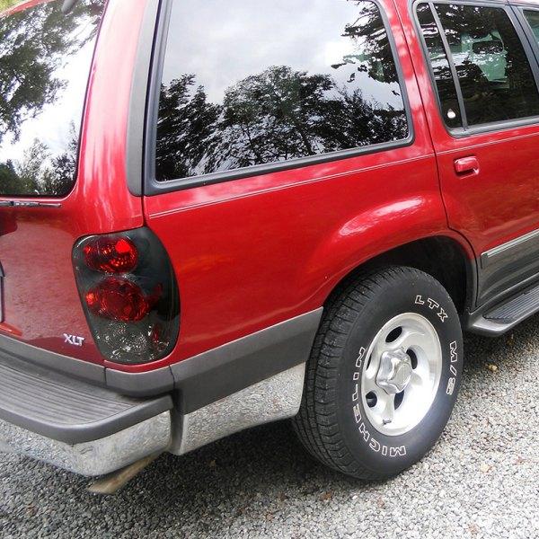 Spec-D Tail Lights Ford Expedition (1998-2001) [Altezza Style] Carbon Fiber / Chrome / Black Housing