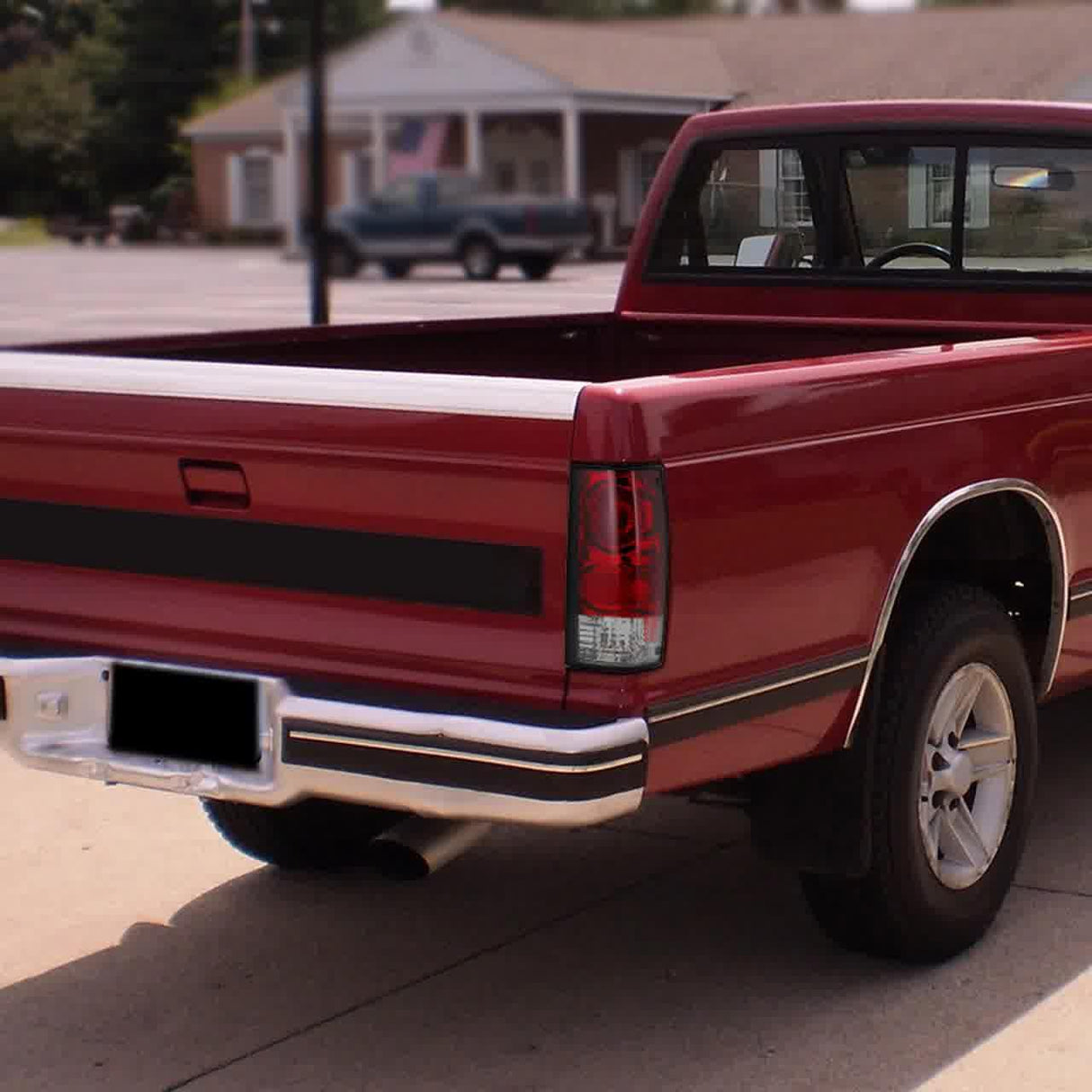 Spec-D Tail Lights Chevy S10 (82-93) S10 Blazer (83-94) [Altezza Style] Black or Chrome Housing